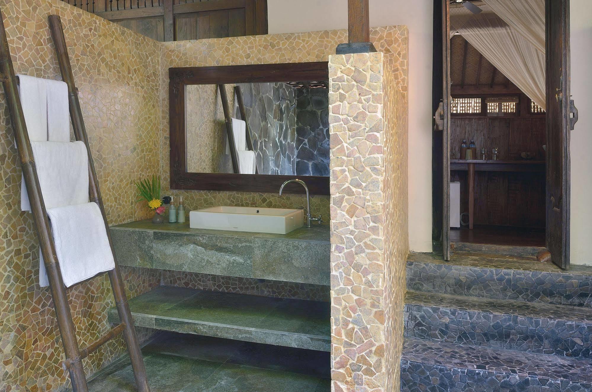 Desa Dunia Beda Resort Gili Trawangan Exterior photo