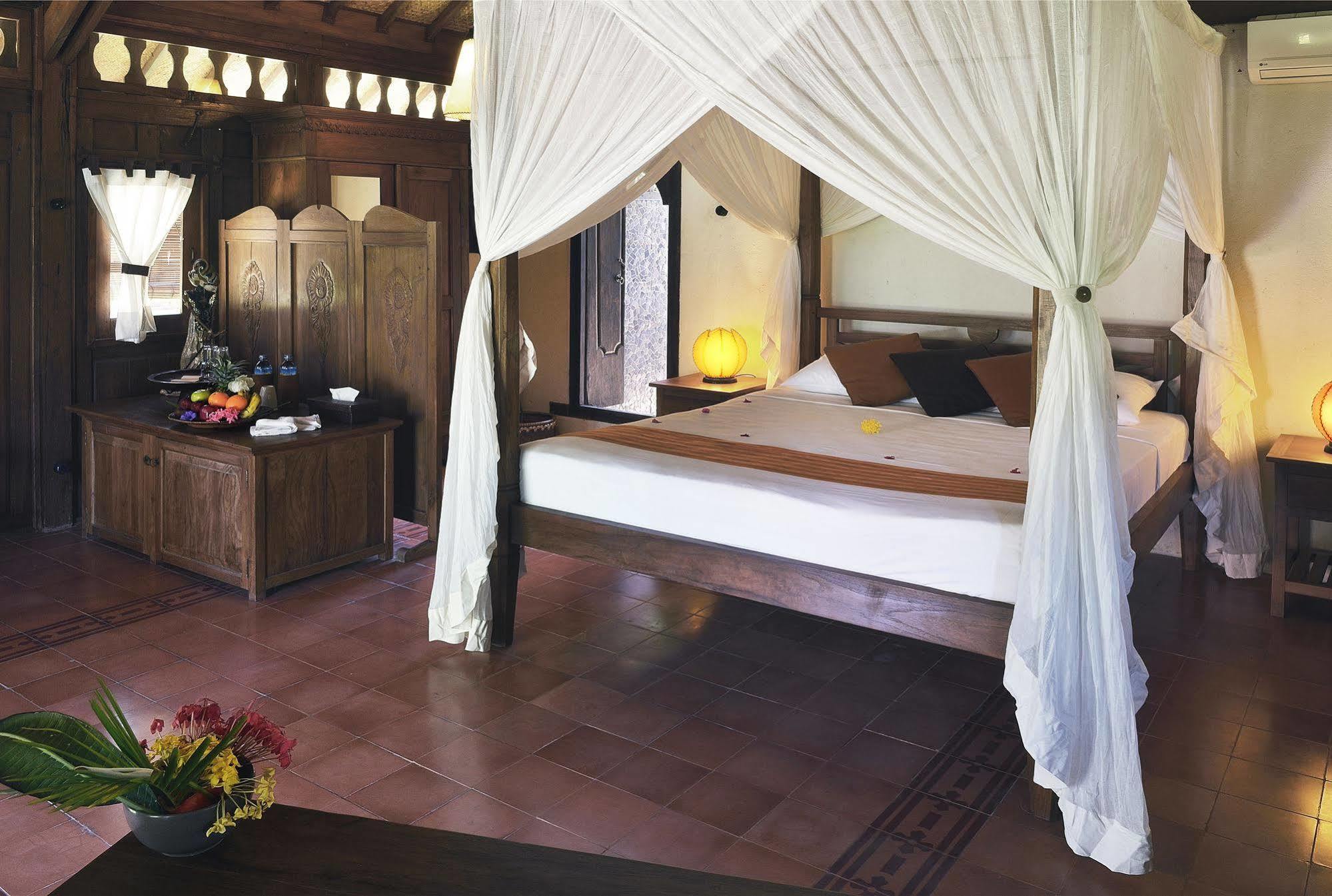 Desa Dunia Beda Resort Gili Trawangan Exterior photo