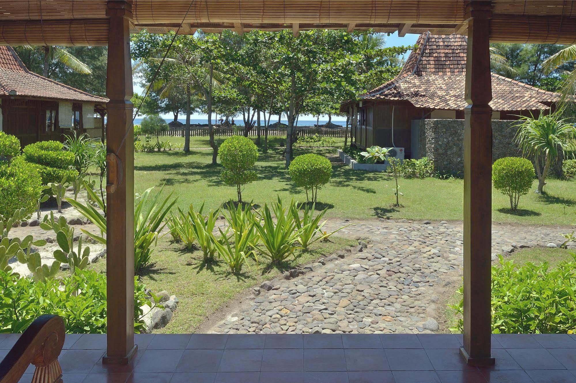 Desa Dunia Beda Resort Gili Trawangan Exterior photo