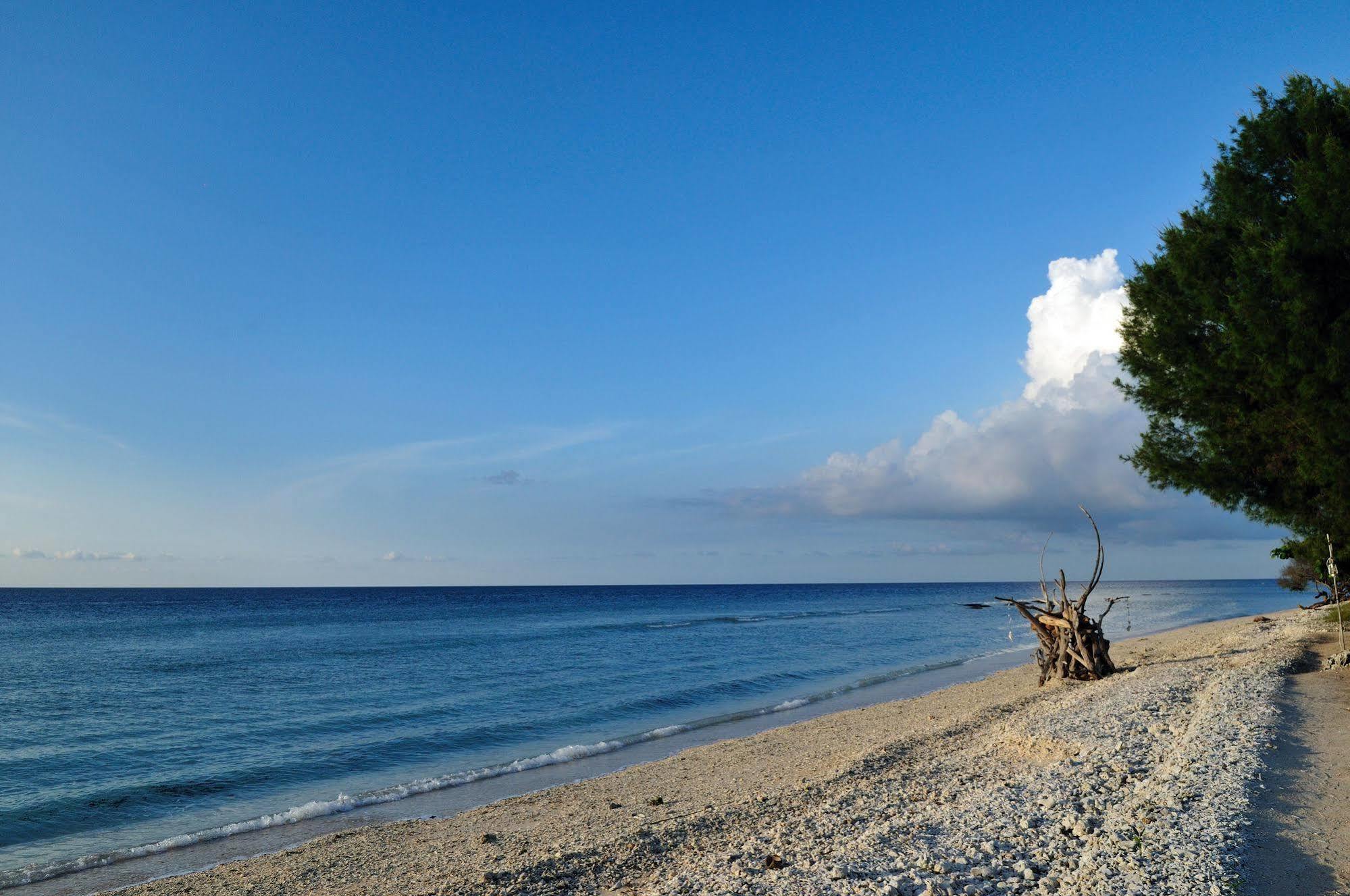 Desa Dunia Beda Resort Gili Trawangan Exterior photo