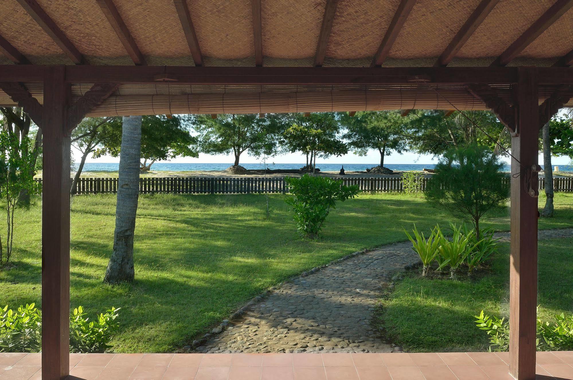 Desa Dunia Beda Resort Gili Trawangan Exterior photo